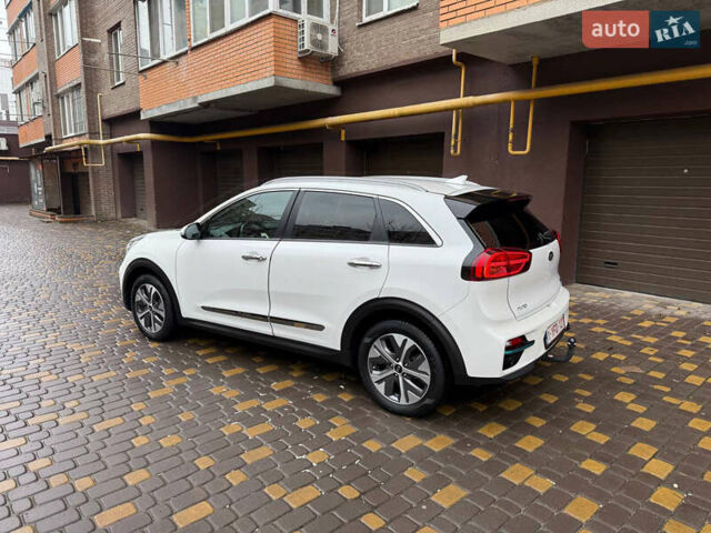 Белый Киа Niro, объемом двигателя 0 л и пробегом 152 тыс. км за 20400 $, фото 5 на Automoto.ua