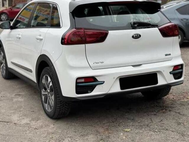 Белый Киа Niro, объемом двигателя 0 л и пробегом 146 тыс. км за 14000 $, фото 14 на Automoto.ua