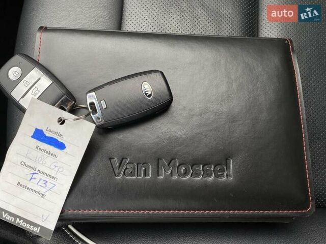 Білий Кіа Niro, об'ємом двигуна 0 л та пробігом 112 тис. км за 22900 $, фото 45 на Automoto.ua