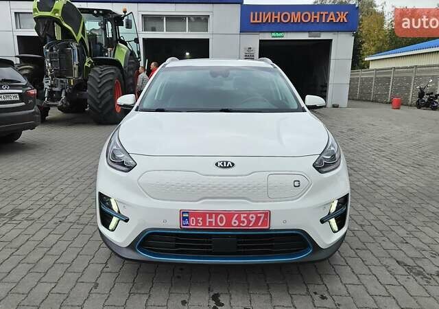 Киа Niro 2020 в Радомышле на Automoto.ua Белый Киа Niro, объемом двигателя 0 л и пробегом 73 тыс. км за 22300 $, фото 1 на Automoto.ua
