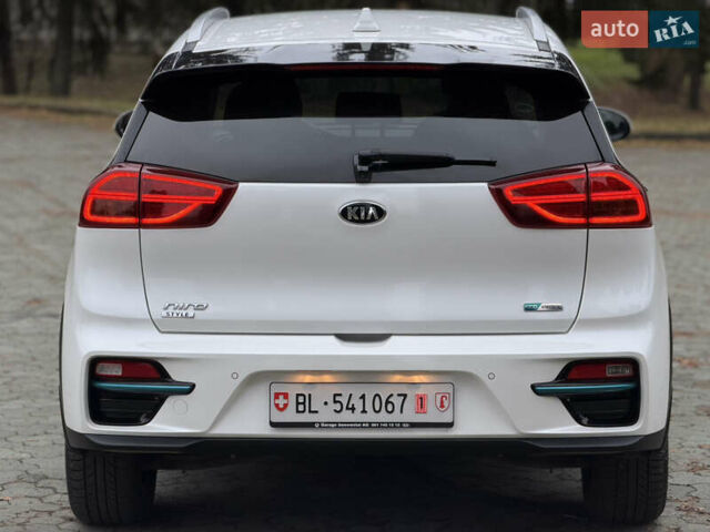 Білий Кіа Niro, об'ємом двигуна 0 л та пробігом 141 тис. км за 19499 $, фото 15 на Automoto.ua