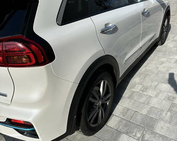 Белый Киа Niro, объемом двигателя 0 л и пробегом 124 тыс. км за 19800 $, фото 5 на Automoto.ua