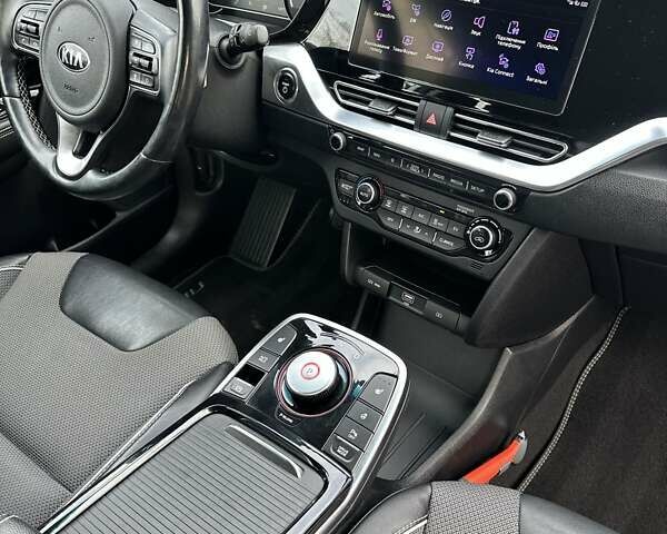 Білий Кіа Niro, об'ємом двигуна 0 л та пробігом 147 тис. км за 18800 $, фото 53 на Automoto.ua
