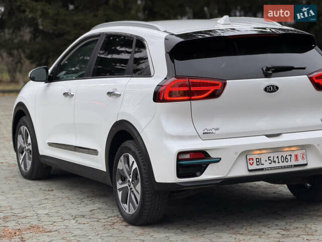 Білий Кіа Niro, об'ємом двигуна 0 л та пробігом 141 тис. км за 19499 $, фото 14 на Automoto.ua