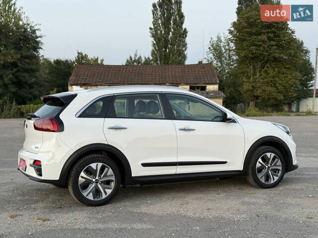 Білий Кіа Niro, об'ємом двигуна 0 л та пробігом 152 тис. км за 18500 $, фото 10 на Automoto.ua