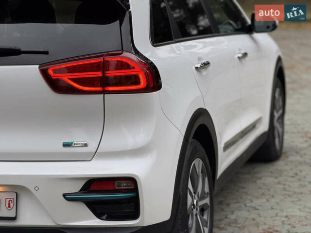 Білий Кіа Niro, об'ємом двигуна 0 л та пробігом 141 тис. км за 19499 $, фото 18 на Automoto.ua