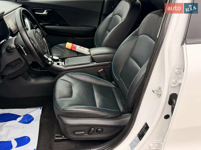 Білий Кіа Niro, об'ємом двигуна 0 л та пробігом 112 тис. км за 18300 $, фото 15 на Automoto.ua