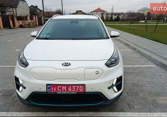 Білий Кіа Niro, об'ємом двигуна 0 л та пробігом 127 тис. км за 19999 $, фото 15 на Automoto.ua