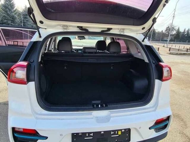 Білий Кіа Niro, об'ємом двигуна 0 л та пробігом 89 тис. км за 15000 $, фото 9 на Automoto.ua