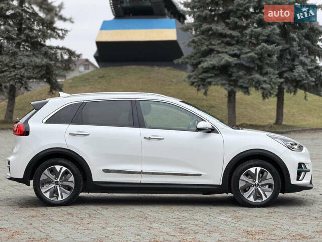 Білий Кіа Niro, об'ємом двигуна 0 л та пробігом 141 тис. км за 19499 $, фото 22 на Automoto.ua
