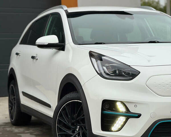 Киа Niro 2020 в Черкассах на Automoto.ua Белый Киа Niro, объемом двигателя 0 л и пробегом 84 тыс. км за 18800 $, фото 4 на Automoto.ua