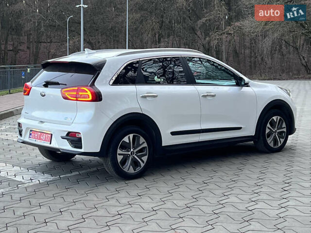 Белый Киа Niro, объемом двигателя 0 л и пробегом 103 тыс. км за 19500 $, фото 7 на Automoto.ua