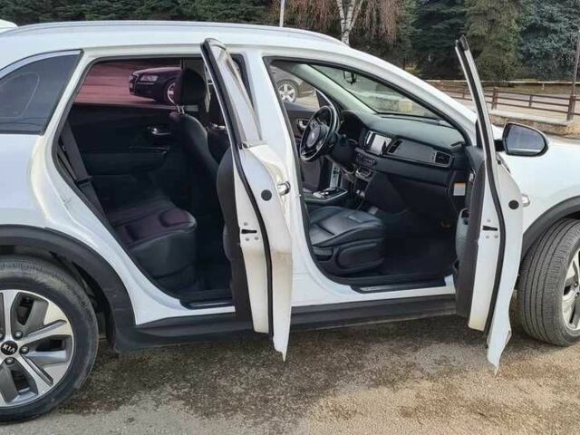 Білий Кіа Niro, об'ємом двигуна 0 л та пробігом 89 тис. км за 15000 $, фото 5 на Automoto.ua