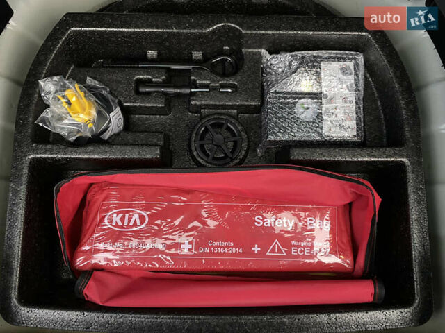 Белый Киа Niro, объемом двигателя 0 л и пробегом 96 тыс. км за 19950 $, фото 96 на Automoto.ua