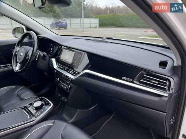 Белый Киа Niro, объемом двигателя 0 л и пробегом 146 тыс. км за 19799 $, фото 20 на Automoto.ua