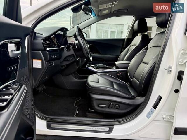 Білий Кіа Niro, об'ємом двигуна 0 л та пробігом 89 тис. км за 18950 $, фото 49 на Automoto.ua