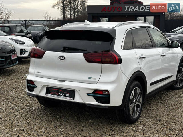 Білий Кіа Niro, об'ємом двигуна 0 л та пробігом 124 тис. км за 20400 $, фото 9 на Automoto.ua