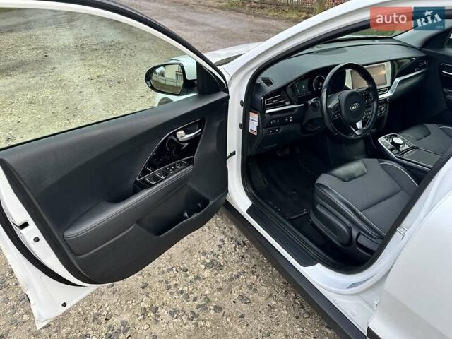 Білий Кіа Niro, об'ємом двигуна 0 л та пробігом 147 тис. км за 18800 $, фото 39 на Automoto.ua