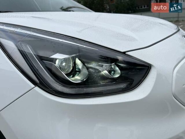 Белый Киа Niro, объемом двигателя 0 л и пробегом 146 тыс. км за 19799 $, фото 4 на Automoto.ua