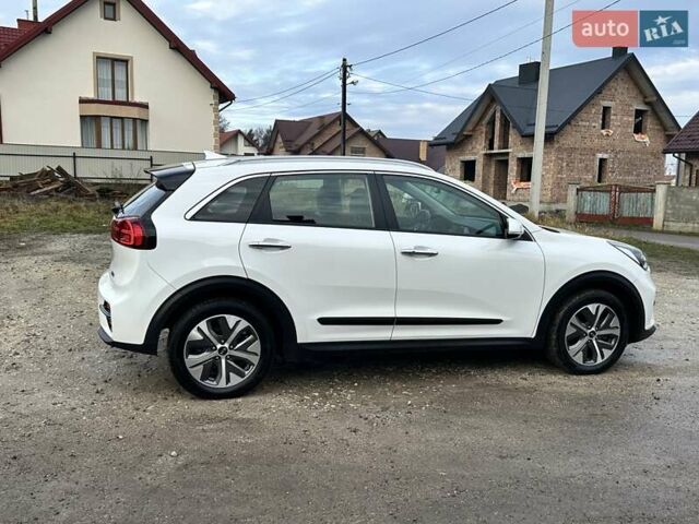 Білий Кіа Niro, об'ємом двигуна 0 л та пробігом 147 тис. км за 18800 $, фото 5 на Automoto.ua
