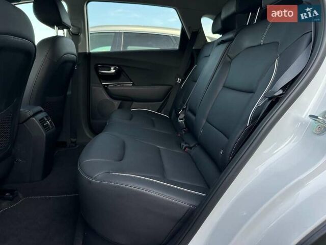 Білий Кіа Niro, об'ємом двигуна 0 л та пробігом 62 тис. км за 24400 $, фото 71 на Automoto.ua