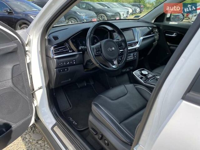 Білий Кіа Niro, об'ємом двигуна 0 л та пробігом 112 тис. км за 22900 $, фото 21 на Automoto.ua