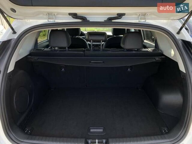 Білий Кіа Niro, об'ємом двигуна 0 л та пробігом 112 тис. км за 22900 $, фото 50 на Automoto.ua