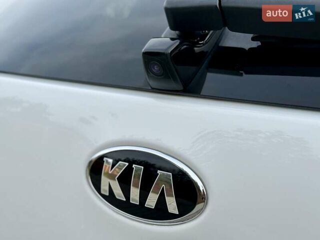 Білий Кіа Niro, об'ємом двигуна 0 л та пробігом 89 тис. км за 18950 $, фото 42 на Automoto.ua