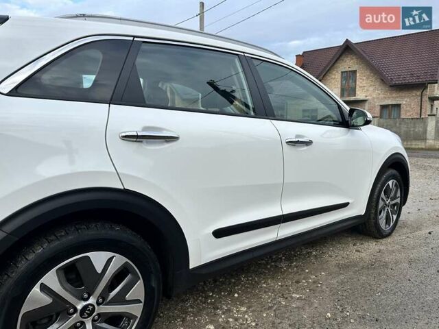 Білий Кіа Niro, об'ємом двигуна 0 л та пробігом 147 тис. км за 18800 $, фото 37 на Automoto.ua