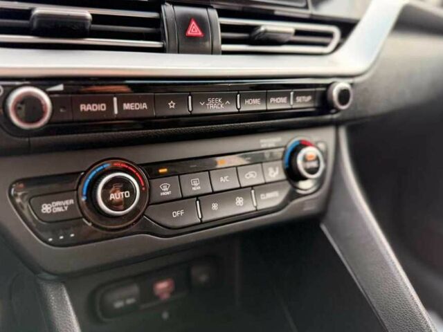 Белый Киа Niro, объемом двигателя 1.6 л и пробегом 148 тыс. км за 10000 $, фото 19 на Automoto.ua