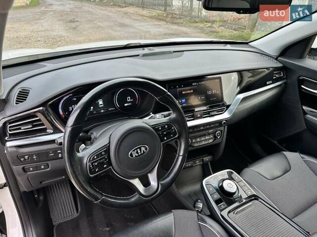 Білий Кіа Niro, об'ємом двигуна 0 л та пробігом 147 тис. км за 18800 $, фото 12 на Automoto.ua