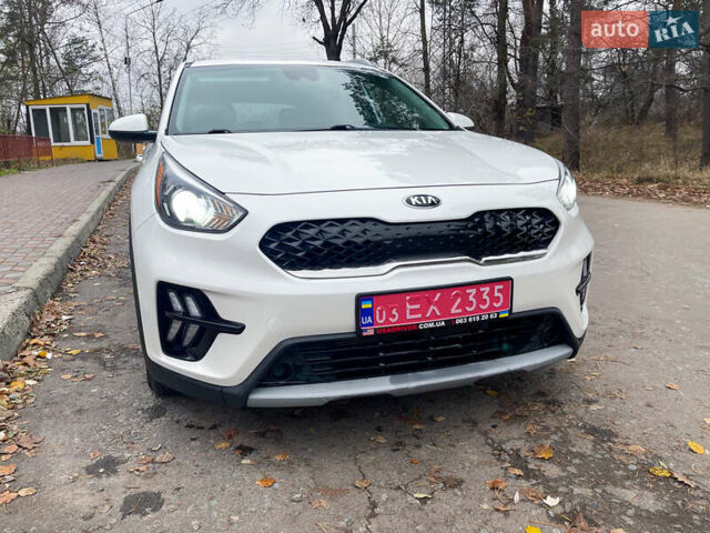 Білий Кіа Niro, об'ємом двигуна 1.6 л та пробігом 215 тис. км за 16800 $, фото 11 на Automoto.ua