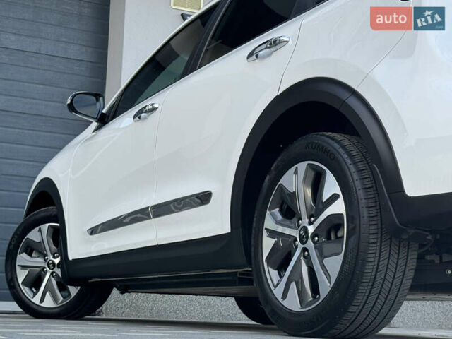 Киа Niro 2020 в Дрогобыче на Automoto.ua Белый Киа Niro, объемом двигателя 0 л и пробегом 62 тыс. км за 19500 $, фото 29 на Automoto.ua