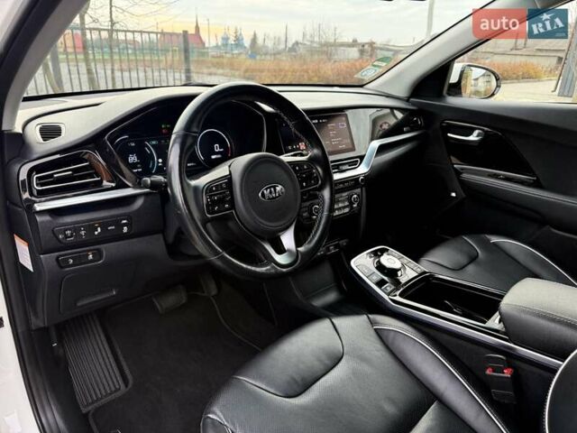 Білий Кіа Niro, об'ємом двигуна 0 л та пробігом 89 тис. км за 18950 $, фото 54 на Automoto.ua