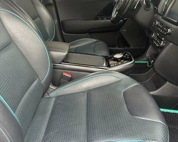 Білий Кіа Niro, об'ємом двигуна 0 л та пробігом 133 тис. км за 18500 $, фото 8 на Automoto.ua