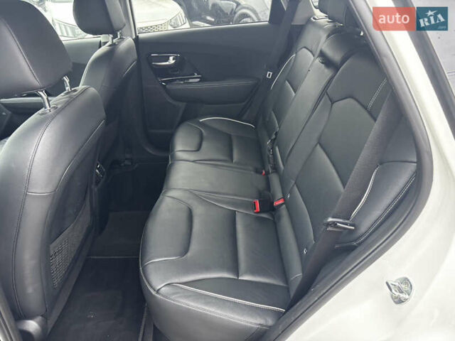 Білий Кіа Niro, об'ємом двигуна 0 л та пробігом 124 тис. км за 20400 $, фото 41 на Automoto.ua