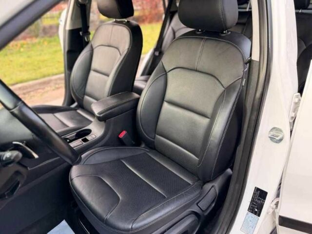 Белый Киа Niro, объемом двигателя 1.6 л и пробегом 148 тыс. км за 10000 $, фото 17 на Automoto.ua