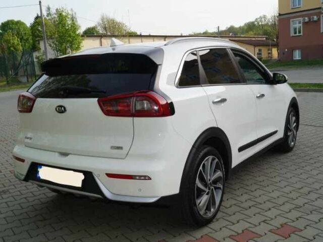 Белый Киа Niro, объемом двигателя 1.6 л и пробегом 98 тыс. км за 12400 $, фото 4 на Automoto.ua