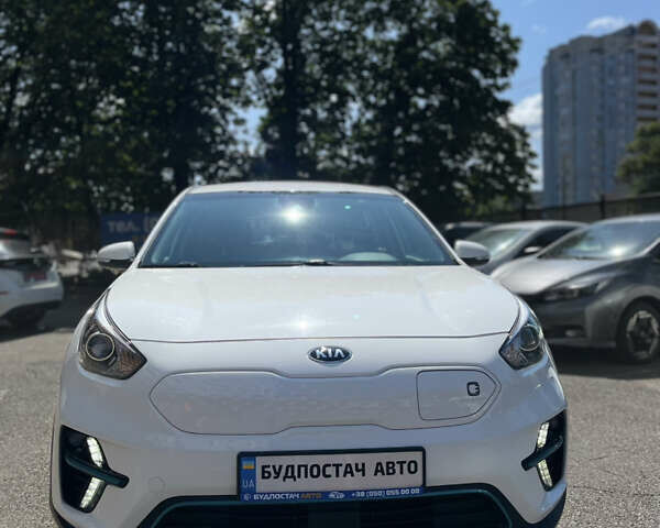 Белый Киа Niro, объемом двигателя 0 л и пробегом 70 тыс. км за 20499 $, фото 3 на Automoto.ua