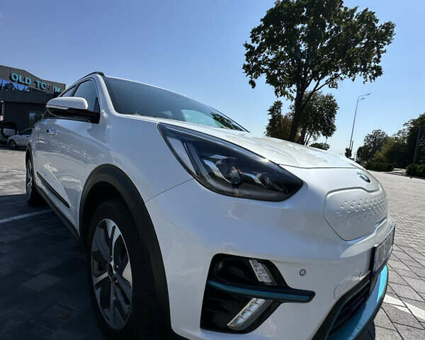 Белый Киа Niro, объемом двигателя 0 л и пробегом 103 тыс. км за 21000 $, фото 49 на Automoto.ua