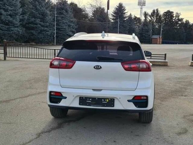 Білий Кіа Niro, об'ємом двигуна 0 л та пробігом 89 тис. км за 15000 $, фото 7 на Automoto.ua