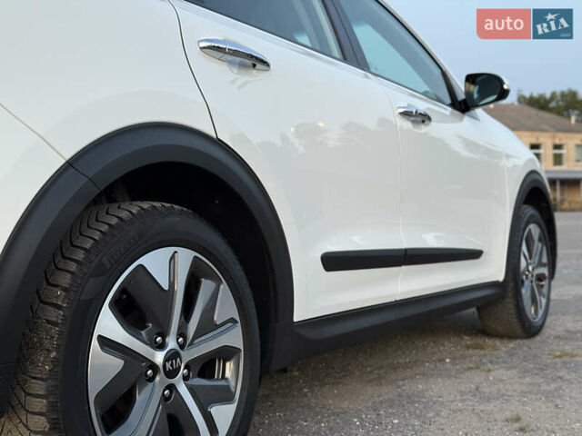 Білий Кіа Niro, об'ємом двигуна 0 л та пробігом 152 тис. км за 18500 $, фото 23 на Automoto.ua