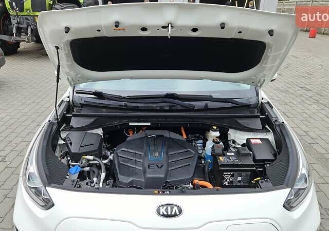 Киа Niro 2020 в Радомышле на Automoto.ua Белый Киа Niro, объемом двигателя 0 л и пробегом 73 тыс. км за 22300 $, фото 33 на Automoto.ua