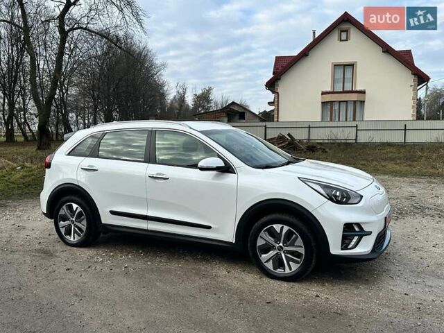 Білий Кіа Niro, об'ємом двигуна 0 л та пробігом 147 тис. км за 18800 $, фото 14 на Automoto.ua