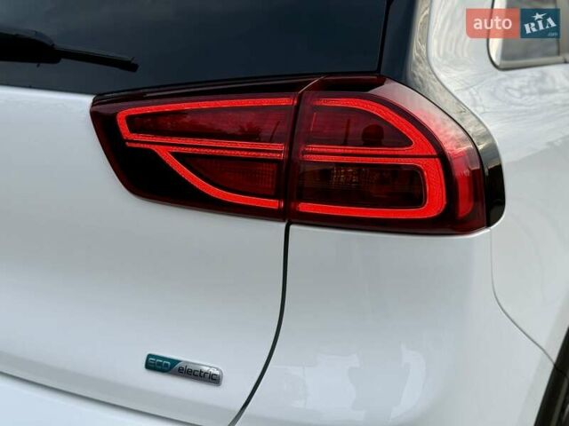 Білий Кіа Niro, об'ємом двигуна 0 л та пробігом 89 тис. км за 18950 $, фото 41 на Automoto.ua