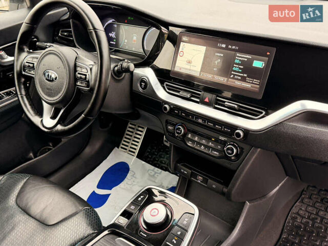 Білий Кіа Niro, об'ємом двигуна 0 л та пробігом 112 тис. км за 18300 $, фото 8 на Automoto.ua