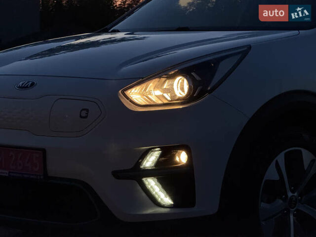 Білий Кіа Niro, об'ємом двигуна 0 л та пробігом 152 тис. км за 18500 $, фото 24 на Automoto.ua