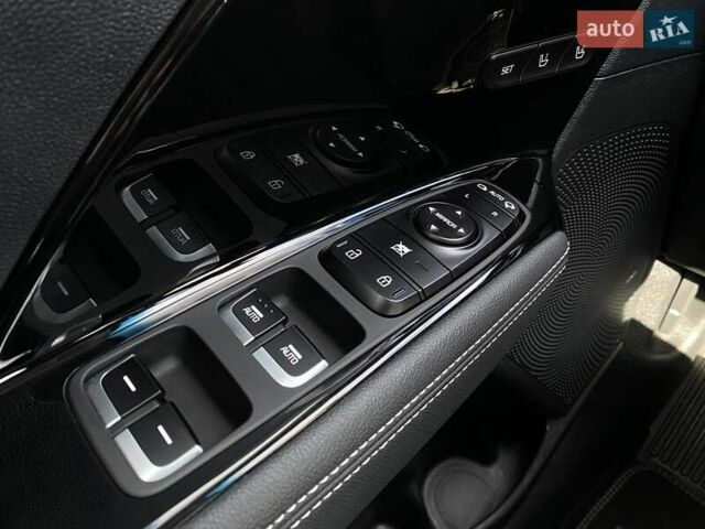 Білий Кіа Niro, об'ємом двигуна 0 л та пробігом 112 тис. км за 22900 $, фото 25 на Automoto.ua