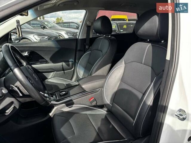 Киа Niro 2020 в Львове на Automoto.ua Белый Киа Niro, объемом двигателя 0 л и пробегом 95 тыс. км за 20450 $, фото 39 на Automoto.ua
