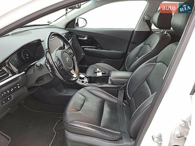 Білий Кіа Niro, об'ємом двигуна 0 л та пробігом 116 тис. км за 20246 $, фото 6 на Automoto.ua